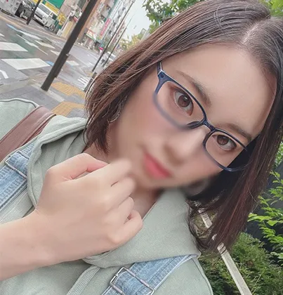 【平井栞奈】成人向け同人エロ漫画家30歳。引きこもりオナニー中毒メガネ女が淫語連発玩具＆鬼チンポでアヘリまくり調教中出し♡