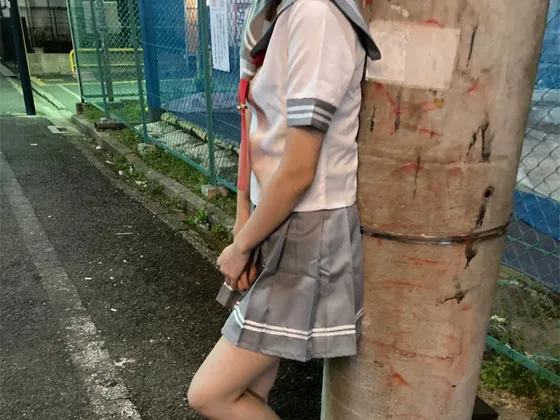 【盗撮流出】客引きアニコスコンカフェ店員に車内手コキしてもらった