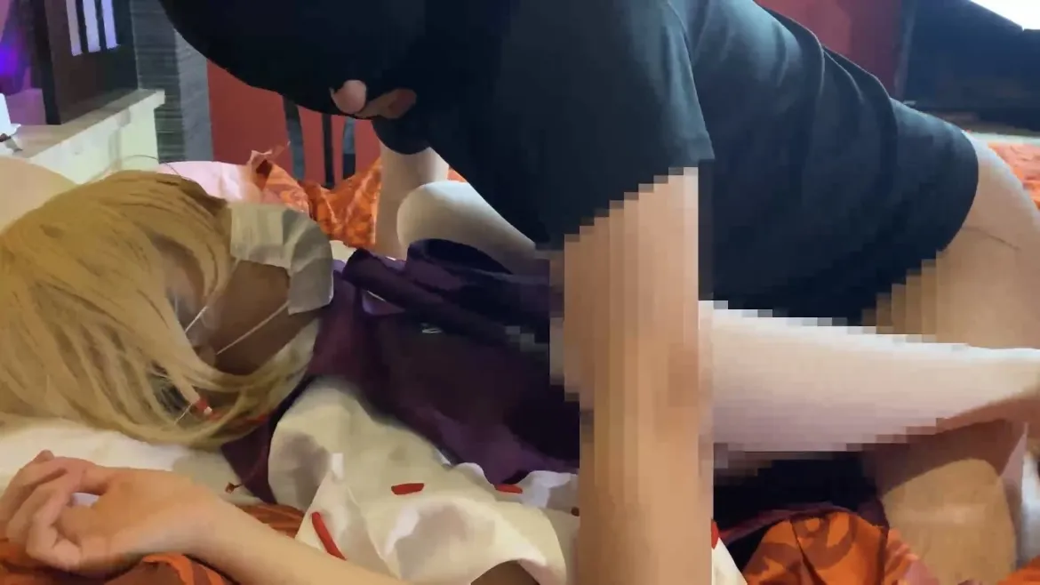 【東方Project 洩矢諏訪子】【初撮り！】  素人レイヤーと秘密のオフ○コ 小さな神様と一発キメてみた！