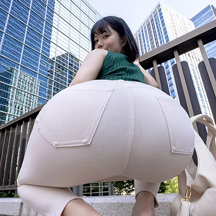 【ピタパン】【初露出】清楚系エロ尻パティシエ 公衆便所で尻コキ/ビルの屋上で中出し/車内でフェラ口内発射【個撮】