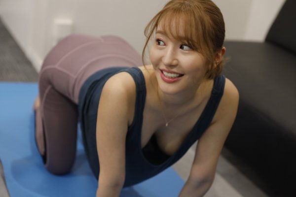 ラッキーな胸チラを発見し、気づかれないように見てたけど、やっぱりバレてた？！ 19 ～ヨガインストラクター編～ 姫咲はな 百永さりな 永瀬ゆい