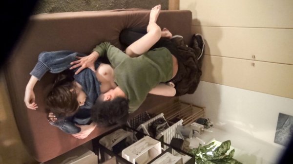 【樋口みつは】百戦錬磨のナンパ師のヤリ部屋で、連れ込みSEX隠し撮り 182 スレンダー美女をヤリ部屋にお持ち帰り！始終甘い雰囲気でキスを強請ればあっさり体を受け渡し濃厚な愛撫に何度も絶頂！美脚をガクガク震わせてイき乱れる！