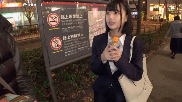 【市来まひろ】マジ軟派、初撮。 1591 冷え込む夜の秋葉原の街でホットドリンクを提供する代わりにインタビューに応じてくれたスーツ女子。二次元に夢中で彼氏も作っていなかったけどちゃんとリアル男の裸にも反応して、久しぶりとは思えないエロすぎるセックス披露！