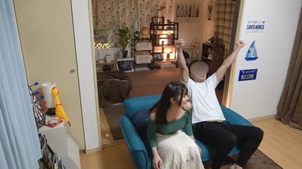 【辻さくら】百戦錬磨のナンパ師のヤリ部屋で、連れ込みSEX隠し撮り 204 飲み会帰りに家に連れ込んだ黒髪女子！エロ漫画朗読でイチャついてからのセックス！敏感オマンコを突かれまくって良反応連発イキまくり！