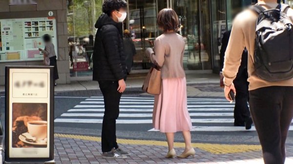 【宮森みすず】マジ軟派、初撮。 1643 関西弁にほわっとした笑顔の癒し系！でも押しに弱いむっつりスケベなお姉さんは耳攻めで即堕ち！トロンとした表情でされるがまま感じまくる！