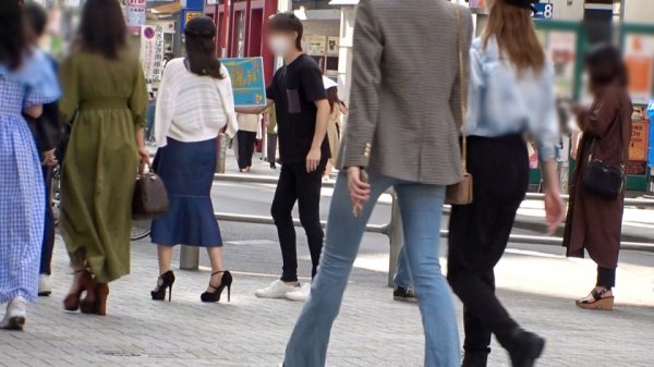 【辻さくら】マジ軟派、初撮。 1649 音楽教師を志す清楚な音大生を取材のフリしてナンパ！エロい話に戸惑いつつも、謝礼をチラつかせると流されて股を開いてしまう…。ムチムチボディに豊満な美巨乳にプリケツ！抱き心地最高！