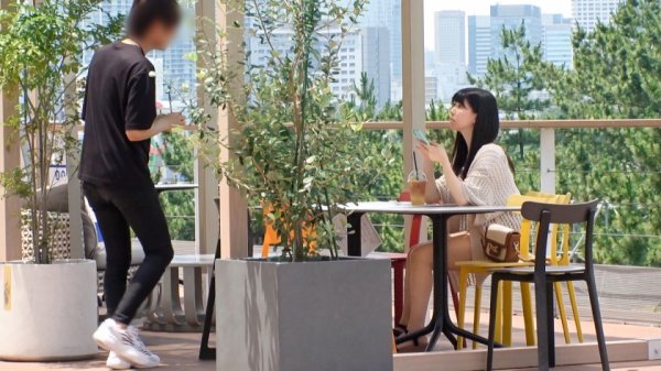 【花井しずく】マジ軟派、初撮。 1674 彼氏と別れて黄昏に来た黒髪女子をお台場ナンパ！Hな質問に戸惑っていた彼女だが…？溜まった欲求を発散するよう、自ら腰を振り落とす騎乗位が圧巻のエロさ！