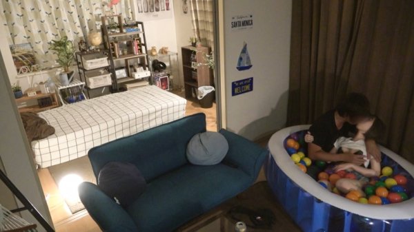 百戦錬磨のナンパ師のヤリ部屋で、連れ込みSEX隠し撮り 216 笑顔でSEXを楽しむ陽キャガールを家に連れ込み！真っ白な美尻がエロし！華奢な体に容赦なく激しいピストンを浴びせると…？吐息混じりに喘ぐ様をバッチリ盗撮！