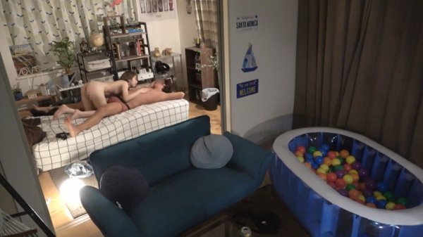 百戦錬磨のナンパ師のヤリ部屋で、連れ込みSEX隠し撮り 216 笑顔でSEXを楽しむ陽キャガールを家に連れ込み！真っ白な美尻がエロし！華奢な体に容赦なく激しいピストンを浴びせると…？吐息混じりに喘ぐ様をバッチリ盗撮！