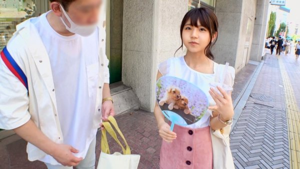 【永野いち夏】マジ軟派、初撮。 1684 渋谷でうちわの無料配布をしていたら童顔美少女JDをナンパ成功！華奢な身体は巨根男優に激しく抱かれて快感に打ち震える！