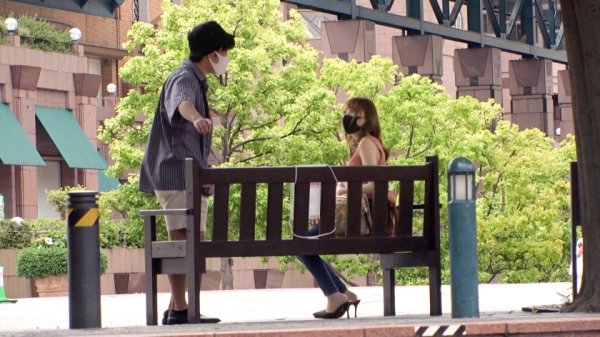 【沖奈ミツキ】マジ軟派、初撮。 1698 激痛足つぼマットの上を歩いてもらう釣り企画！恵比寿で引っかかったお姉さんをスタジオに誘導し、マッサージ器でエロいことをしてみると…？