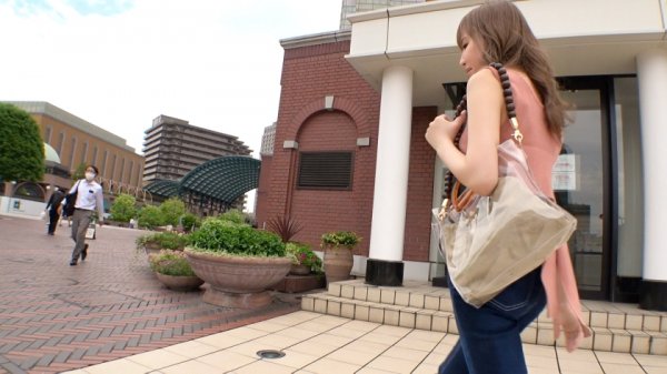 【沖奈ミツキ】マジ軟派、初撮。 1698 激痛足つぼマットの上を歩いてもらう釣り企画！恵比寿で引っかかったお姉さんをスタジオに誘導し、マッサージ器でエロいことをしてみると…？