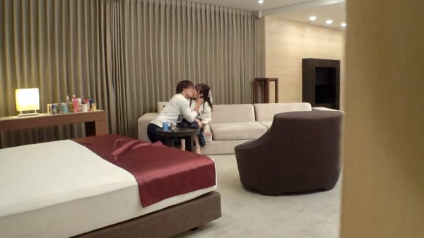 【深月めい】マジ軟派、初撮。 1703 【もっちりF乳】ASMRの録音に協力してくれた優しい色白ゆるふわお姉さん！静かな場所じゃないと…とスタジオに誘導しSEX！モチムチのおっぱいとお尻がエロすぎ！！