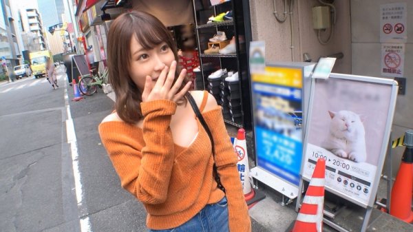 【天然美月】マジ軟派、初撮。 1709 マスク外しても激かわ！色白でスレンダー美脚！パンツを脱がせばスベスベ桃尻！SNSでワンチャン狙いの肉食ギャルが膣奥突かれてキャンキャン喘ぐ！