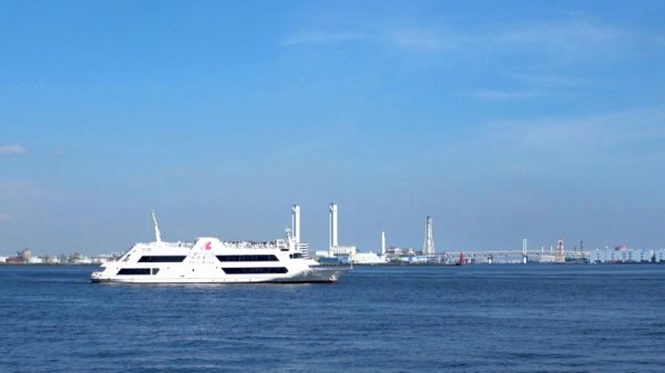 【天月えみり】マジ軟派、初撮。 1715 横浜を歩く美脚お姉さんをナンパ！男優の軽快なトークに心を開きエロい話題で大盛りあがり！いつの間にかボディタッチすら自然と受け入れ…ベッドの上で快感に身を委ねて悶絶SEX！