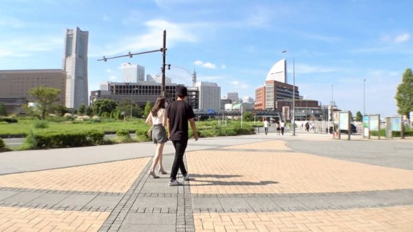 【天月えみり】マジ軟派、初撮。 1715 横浜を歩く美脚お姉さんをナンパ！男優の軽快なトークに心を開きエロい話題で大盛りあがり！いつの間にかボディタッチすら自然と受け入れ…ベッドの上で快感に身を委ねて悶絶SEX！