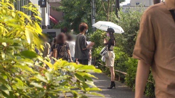 【柳井ひな】マジ軟派、初撮。 1717 代官山でお買い物中のオシャレ女子をナンパ！雑誌のモデルのような上玉！その美脚＆美尻に手を伸ばすと満更でもない様子で…？スレンダーな体を赤らめ、虚ろな顔で喘ぐ様は必見！