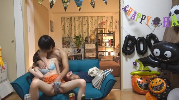 【琴石ゆめる】百戦錬磨のナンパ師のヤリ部屋で、連れ込みSEX隠し撮り 230 家に連れ込んだ色白スレンダー美少女を口説いてSEX！その一部始終を隠しカメラで盗撮！ご奉仕大好きな彼女はことあるごとにチ●ポを舐めたがり…