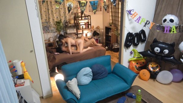 百戦錬磨のナンパ師のヤリ部屋で、連れ込みSEX隠し撮り 229 経験人数1人の激ウブ娘をヤリ部屋に連れ込み！覚悟を決めて受け入れ体制に入ってる彼女を優しく抱き寄せ…。真っ白なスレンダーのボディと国宝級の美尻！ぎこちなさがエロい！激ピストンに大声で喘ぐ姿はもっとエロい！！