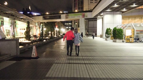 【星乃星良】マジ軟派、初撮。 1735 彼氏が二人(意味不明)もいるのにアプリで男漁りをする白ギャルがエロすぎ！興奮したマッチョ男優の激しいSEXに、遊び慣れた彼女もされるがままにイキまくる！！