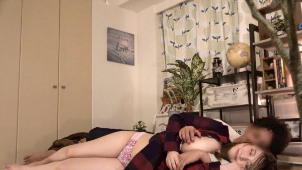 【水原みその】百戦錬磨のナンパ師のヤリ部屋で、連れ込みSEX隠し撮り 233 笑顔が可愛い巨乳ちゃん…っていうか爆乳ちゃん！どうやらJカップらしい…。ベッドでいちゃつくとすぐにエロい雰囲気になってSEX！手に収まらないおっぱいも揉みしだく喜び！絶えず揺れ続ける圧巻の光景を盗撮！！