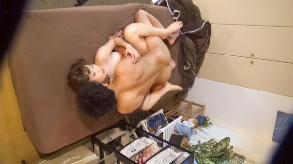 【天閃莉玖（あまひらりく）】百戦錬磨のナンパ師のヤリ部屋で、連れ込みSEX隠し撮り 234 目が覚めてセフレが隣で寝てたんでムラムラ…寝起きを襲って性欲開放！細いのに推定Fカップのおっぱいが光る！悶絶して喘ぐ反応の良さに腰を動きはどんどん加速し…