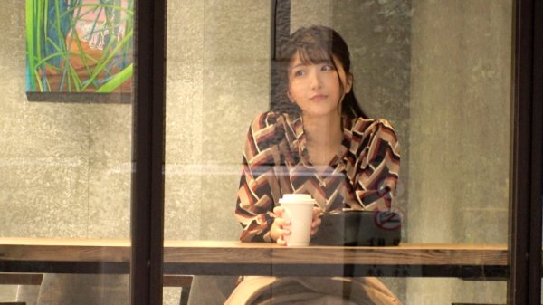 【真白みくる】マジ軟派、初撮。 1752 ナンパしてホテルに連れ込んだお姉さん、脱がすとスレンダー美脚の至高ボディ！加えてスベスベプリプリの極上丸尻！顔射で〆る事が多いこのシリーズですが、あまりの美尻っぷりにバック→尻射フィニッシュです♪