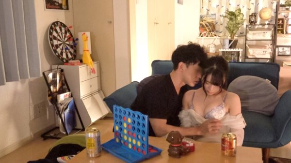 【佐藤明日菜】百戦錬磨のナンパ師のヤリ部屋で、連れ込みSEX隠し撮り 友人の紹介で知り合った子を即日お持ち帰り！オモチャで遊んで負けたら罰ゲームという常套句でSEXへの道を切り開く！色白で美乳＆美尻のキレイな体が快感でヒクつく姿を隠しカメラで盗撮！