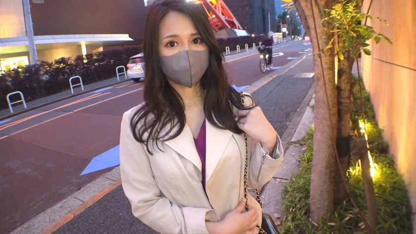 【星乃水音】マジ軟派、初撮。 1834 スタイル抜群！鼻筋通った美人アパレル店員をナンパ！マッサージしてあげるフリしておっぱいに手を伸ばすと満更でもない様子…？仕事帰りのホテルの一室で巨乳と美尻をあられもなく晒して喘ぐ！！