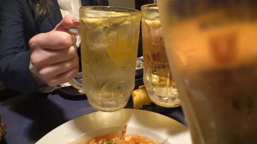 【百瀬きい】マジ軟派、初撮。 1833 【破れたパンスト×スベスベ美尻】仕事帰りのお姉さんを渋谷でナンパ！上京したばかりで友達のいない寂しさを埋めるため…？お酒を飲んで仲良くなった男優に即カラダを許すのだった！