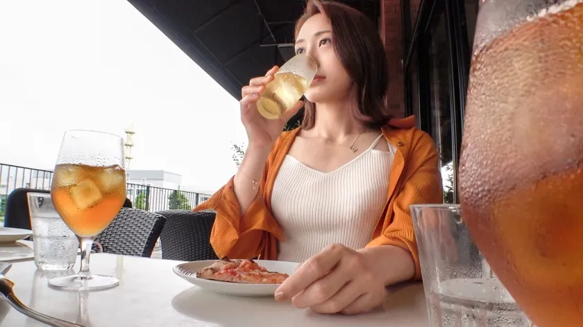 【白花こう】マジ軟派、初撮。 1840 大人の色気漂うお姉さんをナンパ！恋バナ→オナニー談義→SEXに発展！スレンダーな体にスベスベの小尻…ホテルの一室に卑猥な吐息を響かせ、体を仰け反らせる！