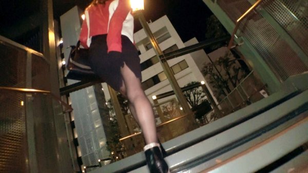 【緑川みやび】【超美ボディ】23歳【驚きの事実】みやびちゃん参上！普段は美容部員をしている彼女の応募理由は『見られたい願望が強くて…』刺激的な洋服から伝わる露出！実は経験人数1人の激ウブ美女！【Hカップのスレンダー巨乳】美ボディ見られて大興奮で連続ガチイキする変態美女のSEX絶対に見逃すな！