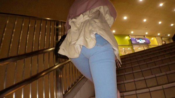 【市来まひろ】【超SSS可愛い人妻】26歳【結婚3年目】まひろさん参上！介護ヘルパーの仕事をしている彼女の応募理由は『旦那の稼ぎが少なくて…あと、粗チンなんです…』SEXに満足出来ない日々！当然旦那には秘密！【引き締まったスレンダーBODY】に媚薬オイルを掛けるとオーガズムの嵐！【極上のフェラ＆極上のアナル舐め】日頃の鬱憤をはらすが如く快楽に溺れる人妻の激イキSEX絶対に見逃すな！