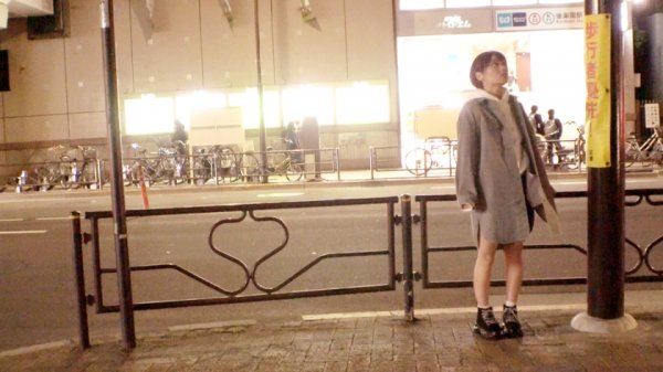 【もなみ鈴】【超ミラクル美少女】20歳【ショートカットでボーイッシュ】すずちゃん参上！ラーメン屋でバイトする彼女の応募理由は『好奇心に負けちゃいました♪』彼氏に内緒でAV出演！希望のエッチは【麺バリ硬】【白濁濃厚スープ】のようなエッチw気持ち良過ぎてヨダレが止まらない激カワ美少女の濃厚SEX絶対に見逃すな！