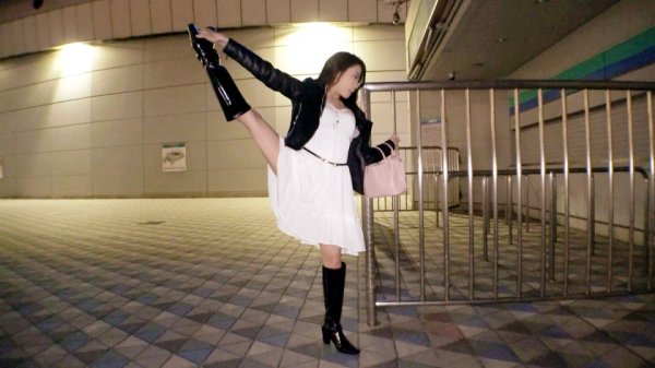 【芦名はるき】【妖艶過ぎる美女】23歳【白鳥のアソコは湖】はるきちゃん参上！薬剤師をしている彼女の応募理由は『寂しくて…』セルフメディケーションが限界！クラシックバレエ歴13年の引き締まったエロボディ！【エロい処方箋希望】バレエ仕込みのグラインド騎乗位は必見！翼を痙攣させながら舞う美女の極上SEX絶対に見逃すな！