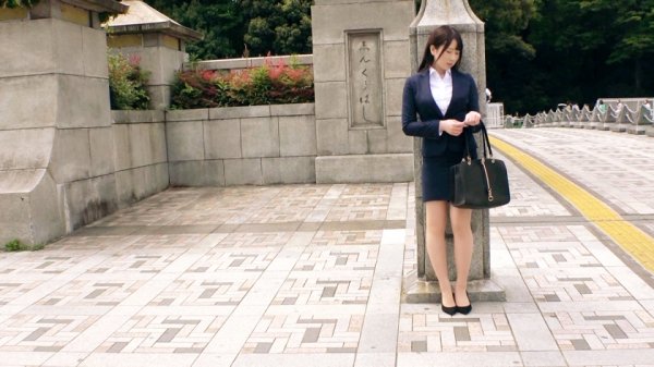 【高敷るあ】【激カワ不動産OL】【がっつりスケベ美女】るあちゃん参上！お仕事サボり中の彼女の応募理由は『野獣的に激しいピストンを味わいたくて♪』仕事の合間で自分に合うチンポを内見にしにやってきた！？【豪快潮吹き】【精子ごっくん】野獣チンポで大興奮！無限激イキ連発で痙攣絶頂SEX絶対に見逃すな！！