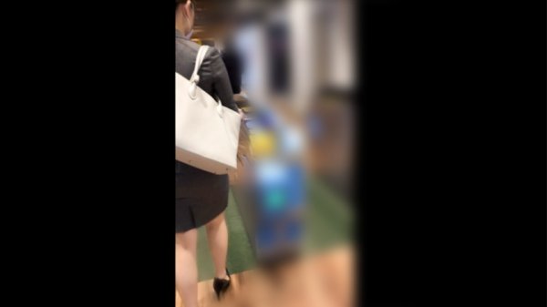 【小梅えな】【H巨乳に通勤中出し】電車で痴漢。乳をもてあそばれ→中出し、昼休みはパイズリ奉仕、仕事終わりに激ピストンで千切れそうなほど暴れまわる爆乳。終日フル稼働の働くおっぱいへ3射精！