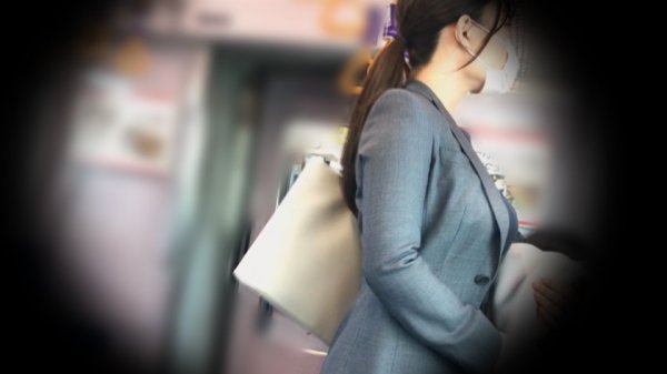 【小梅えな】【H巨乳に通勤中出し】電車で痴漢。乳をもてあそばれ→中出し、昼休みはパイズリ奉仕、仕事終わりに激ピストンで千切れそうなほど暴れまわる爆乳。終日フル稼働の働くおっぱいへ3射精！