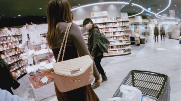 【山本蓮加】Gカップ爆乳の肉食系ガールズバー店員に中出し！！ツンデレ気質の敏感ボディは絶頂回数測定不能！！