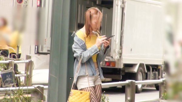 【葉月もえ】【即イキ潮ギャル】イ○スタグラマー令和最強ヤリマンGALをSNSナンパ！セフレの人数は計算不能☆イケメンと即パコり出して大暴走イチャラブ中出しヒュイゴー！！【中出し2発×顔射1発】