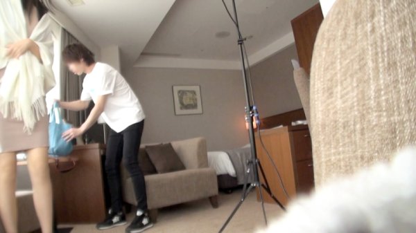 【木下ひまり】ビジネスライクな個撮レイヤーに無許可の中出し！顔射の2回戦！！押しに弱い敏感体質が鬼ピストンでイクイク連呼の大絶頂！！