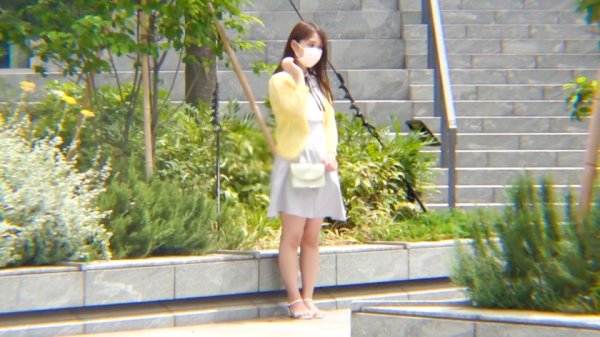 見た目は清楚系だけど実はチンポ大好きなスケベ娘【ひかるちゃん(22歳)】の子宮にどっぷりザーメンを流し込む生ハメSEX！！