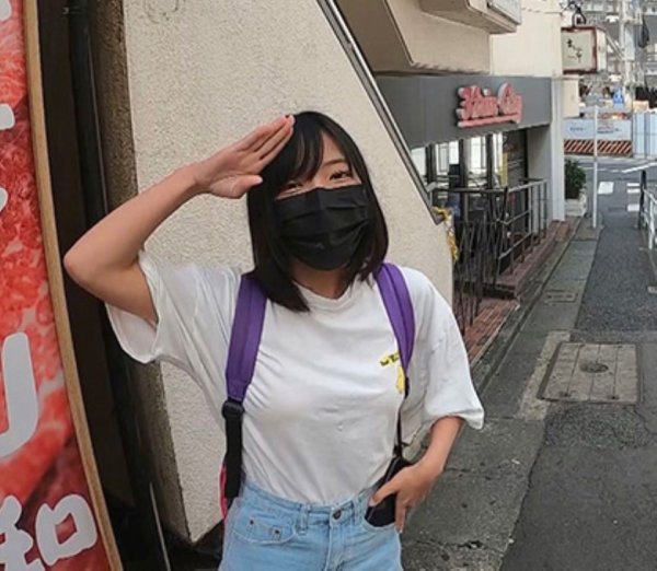 【合法ロリ】裏垢未成年だと思ってノコノコとパパ活にやってきたオジサンをガチ顔出しでAV出演！ 四宮繭