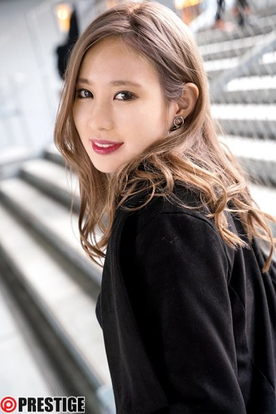 【柊かれん】ストリート・クイーン AV debut！！ かれん(21) 女子大生 街の視線を集める路上の女王がAV参戦！