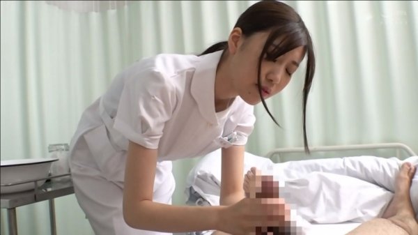 美人すぎるナースがオナニーできない僕を不憫に思ったのか「内緒ですよ…」とこっそり騎乗位で中出しまで…でも満足し足りなかったのかそのまま今度は激しい腰振り杭打ちピストンで上書き中出し！！ 2