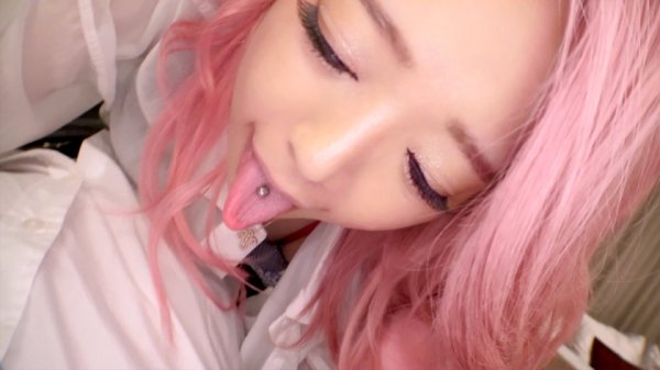 【星沢エミリ】【初撮り】【ピンクヘアーのド派手ギャル】【執拗な愛撫に痙攣する太腿】責め甲斐のある即濡れ敏感ボディのアパレル店員が登場。見た目の勝ち気な雰囲気とは裏腹に、従順な奉仕で堅くした男根を迎え入れると体を幾度も痙攣させて.. ネットでAV応募→AV体験撮影 1668