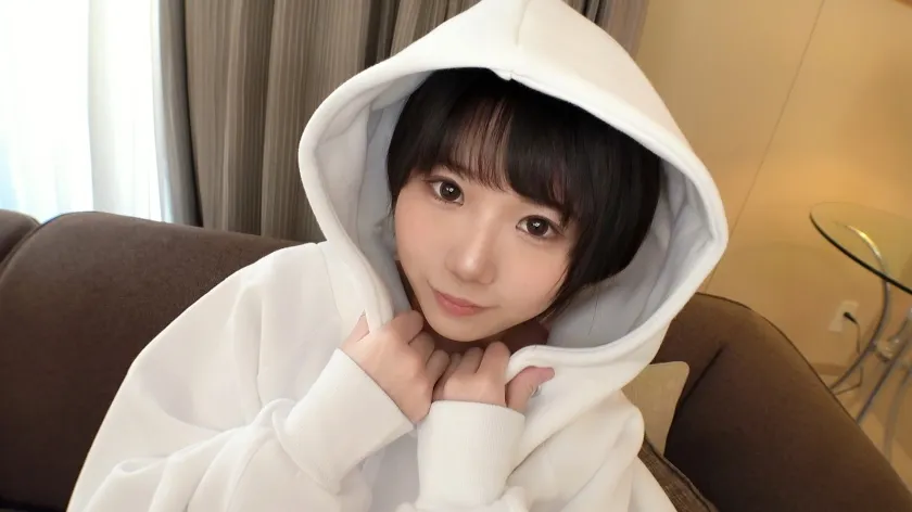 【市川りく】【可愛い顔して意外と変態？】ぶかぶかのパーカーを上に来ただけで、ズボンやスカートは穿かず(パーカーめくればすぐパンティ)という露出狂一歩手前みたいな格好でAV撮影にやってきたツワモノ少女。 ネットでAV応募→AV体験撮影 1982